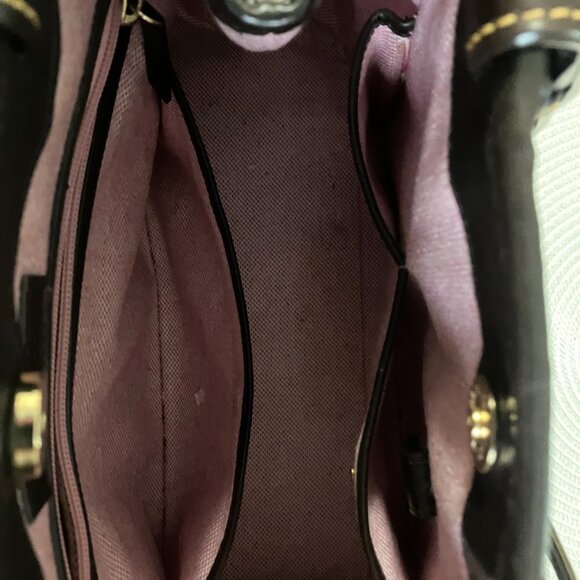 Dooney and Bourke Black Leather Shoulder Bag with inside key hook. - Picture 4 of 9